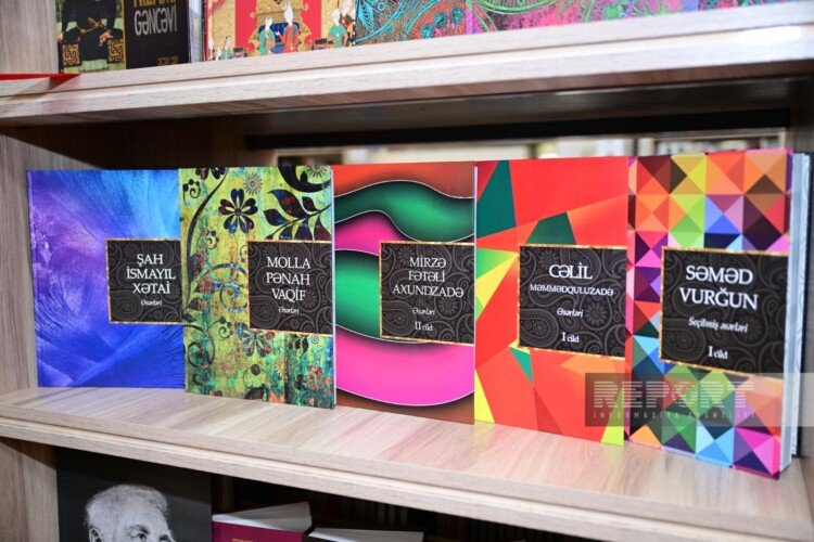 Azərbaycan ədəbiyyatı guşəsi