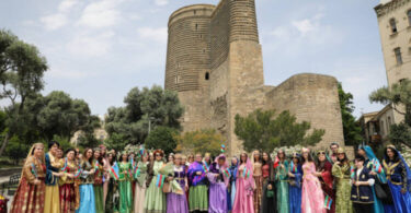"Milli geyimdə gəzinti" layihəsi
