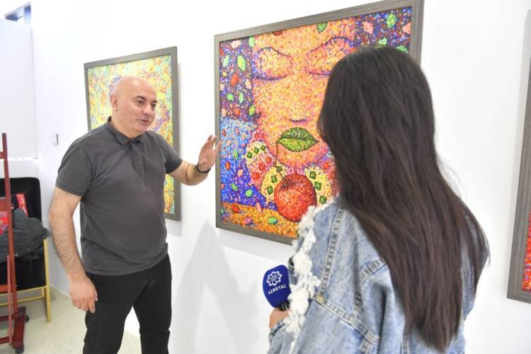 Laçında fırçaların dili ilə danışan əsərlər