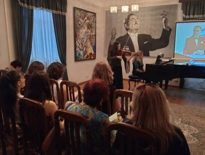 Milli Qurtuluş Günü münasibətilə Niyazinin mənzil-muzeyində konsert təşkil olunub